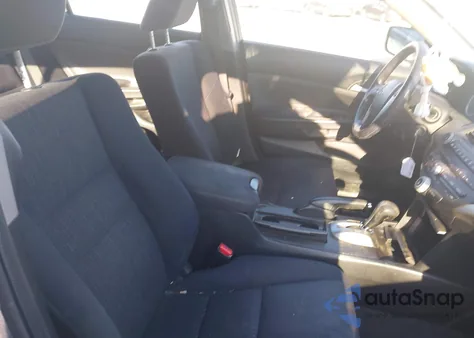 2011 Honda Accord 2.4 Lx z USA, uszkodzony, nr VIN 1HGCP2F32BA041105